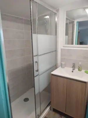 Salle de bains dans l'établissement Gîte insolite La Renouée