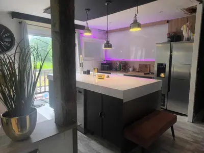 Cuisine ou kitchenette dans l'établissement House 3km from the 24 Hours of Le Mans circuit