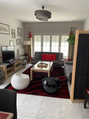 Télévision ou salle de divertissement dans l'établissement LES JARDINS DE MA-MANS Maison cosy centre Le Mans PARKING privé gratuit
