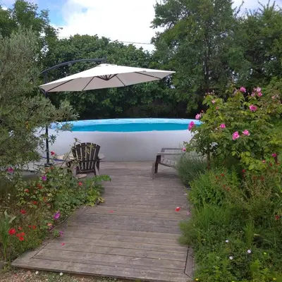 Piscine de l'établissement Gîte les pieds dans l'eau ou située à proximité