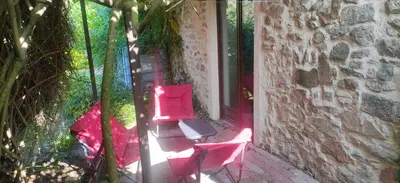 Jardin de l'établissement Gîte indépendant, clim et grand parking extérieur
