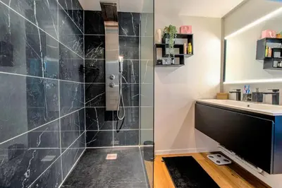 Salle de bains dans l'établissement L'Atypique-Le LOFT du Mans