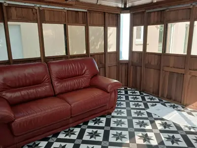 Coin salon dans l'établissement VILLA TARA