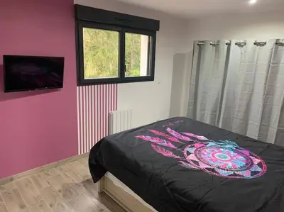 Un ou plusieurs lits dans un hébergement de l'établissement Villa piscine/spa privé intérieur 33° ZOO DE LA FLECHE 24h DU MANS