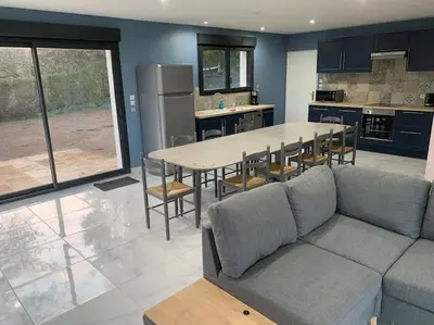 Cuisine ou kitchenette dans l'établissement Villa piscine/spa privé intérieur 33° ZOO DE LA FLECHE 24h DU MANS