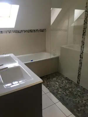Salle de bains dans l'établissement a 8kms du circuit des 24 h du mans
