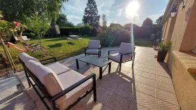 Jardin de l'établissement Maison d'hôtes avec jardin 3 chambres pour 7 à 45 min circuit 24h du Mans