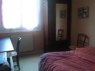 Un ou plusieurs lits dans un hébergement de l'établissement Chambre Olivier