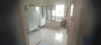 Salle de bains dans l'établissement Maison au calme a Arnage