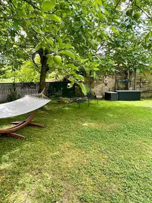 Jardin de l'établissement Maisons de campagne. Gîte vert.