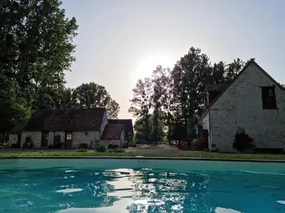 Piscine de l'établissement L'Aupinouse Chambre double Chardon, au 1er étage avec salle d'eau privative ou située à proximité