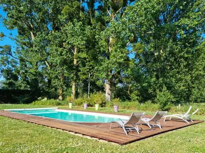 Piscine de l'établissement L'Aupinouse Chambre double Chardon, au 1er étage avec salle d'eau privative ou située à proximité