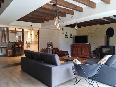 Télévision ou salle de divertissement dans l'établissement L'Aupinouse Chambre double Chardon, au 1er étage avec salle d'eau privative