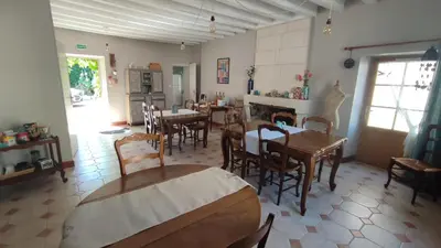 Coin salon dans l'établissement Le Relais des Fontaines