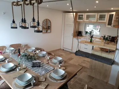 Cuisine ou kitchenette dans l'établissement Détente au bord du Loir - Spa Sauna - Gîte 3