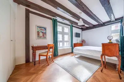 Un ou plusieurs lits dans un hébergement de l'établissement Appartement tout confort Vieux Tours avec parking privé 4p