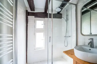 Salle de bains dans l'établissement Appartement tout confort Vieux Tours avec parking privé 4p