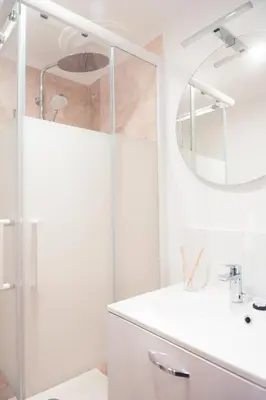 Salle de bains dans l'établissement L Étoile Filante - 2 pièces de caractère