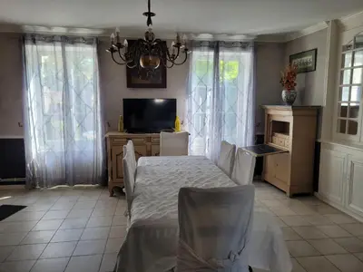 Télévision ou salle de divertissement dans l'établissement Gite chez Odile maison entiere 6 personnes