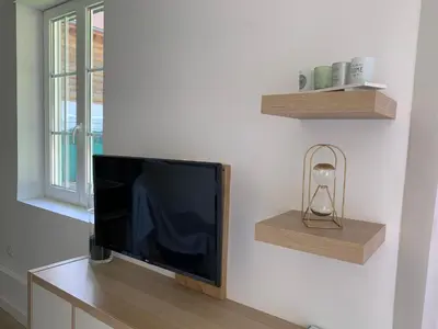 Télévision ou salle de divertissement dans l'établissement joli logement indépendant