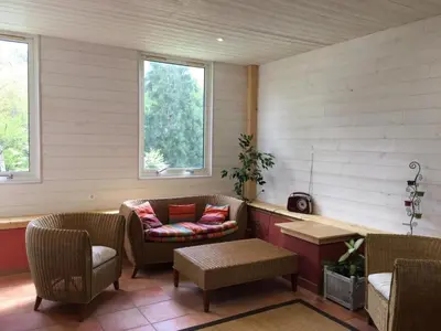 Coin salon dans l'établissement Maison familiale au cœur d'une forêt centenaire avec piscine et proche du Zoo de la Flèche - FR-1-410-395