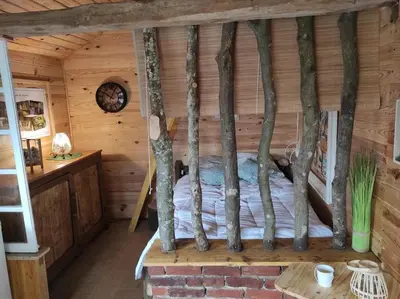 Un ou plusieurs lits dans un hébergement de l'établissement Maisonnette perchée au cœur de la nature