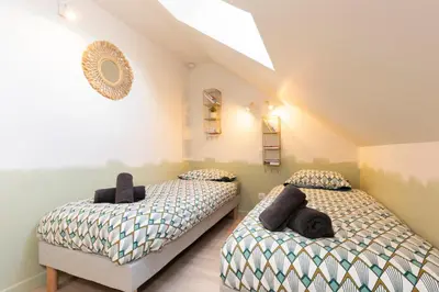Un ou plusieurs lits dans un hébergement de l'établissement ECRIN romantique,7studios,3km du zoo!