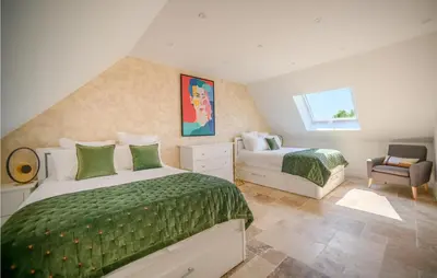 Un ou plusieurs lits dans un hébergement de l'établissement 3 Bedroom Amazing Home In Fondettes