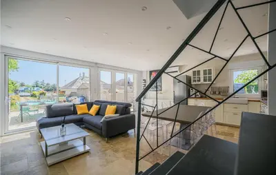 Coin salon dans l'établissement 3 Bedroom Amazing Home In Fondettes