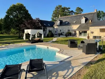 Piscine de l'établissement GITE ROMANTIQUE ou située à proximité