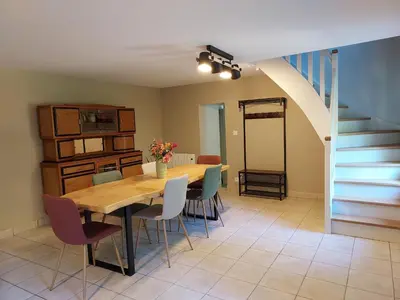 Plan de l'établissement Gîte paisible, tout confort avec grand terrain, garage, Wi-Fi, proche du Mans et de la vallée du Loir - FR-1-410-394