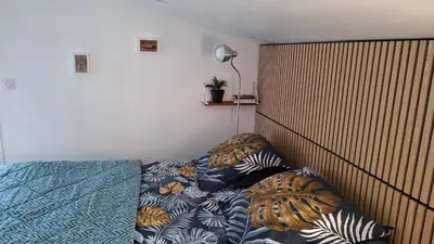 Un ou plusieurs lits dans un hébergement de l'établissement La Sardinière, Charmante maison dans un jardin
