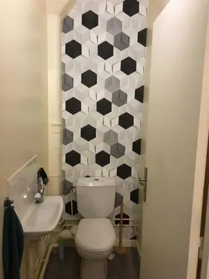 Salle de bains dans l'établissement La maison du bonheur