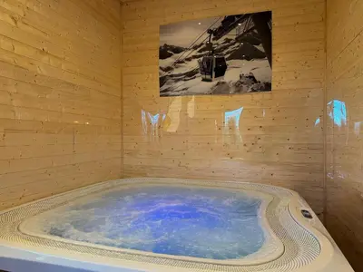 Plan de l'établissement Luxe et sérénité : jacuzzi, sauna, piscine chauffée, home-cinéma et plus près du Mans - FR-1-410-396