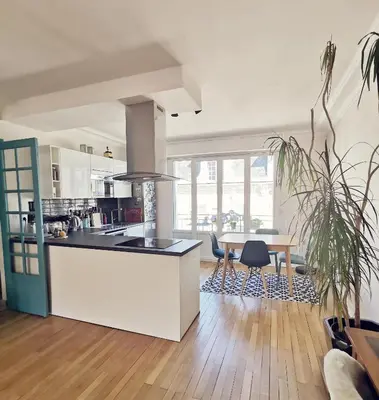 Cuisine ou kitchenette dans l'établissement Grand Appartement Familial, Tours Centre, Parking