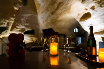Boissons dans l'établissement La falaise perdue, Suite troglodyte & spa privé